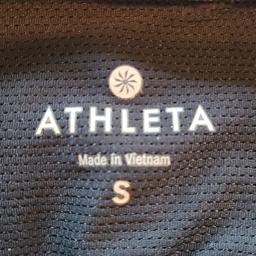 ❌️SOLD❌️ Athleta Cobra Dot Invigorate 2 in 1 Tank - Picture 10 of 10